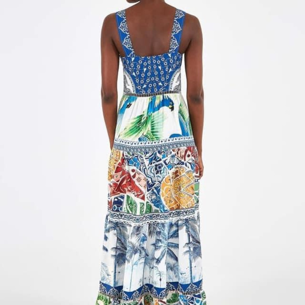 Excellent used condition Farm Rio dress. Size S